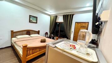 Standard Room, 1 King Bed | Desk, laptop workspace, blackout drapes, WiFi (free)
