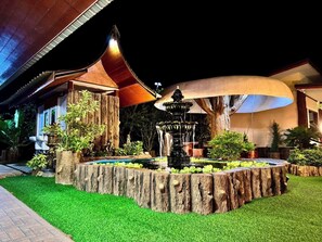 40-inch flat-screen TV with cable channels - Plueakmai Resort (Na Yai Am)