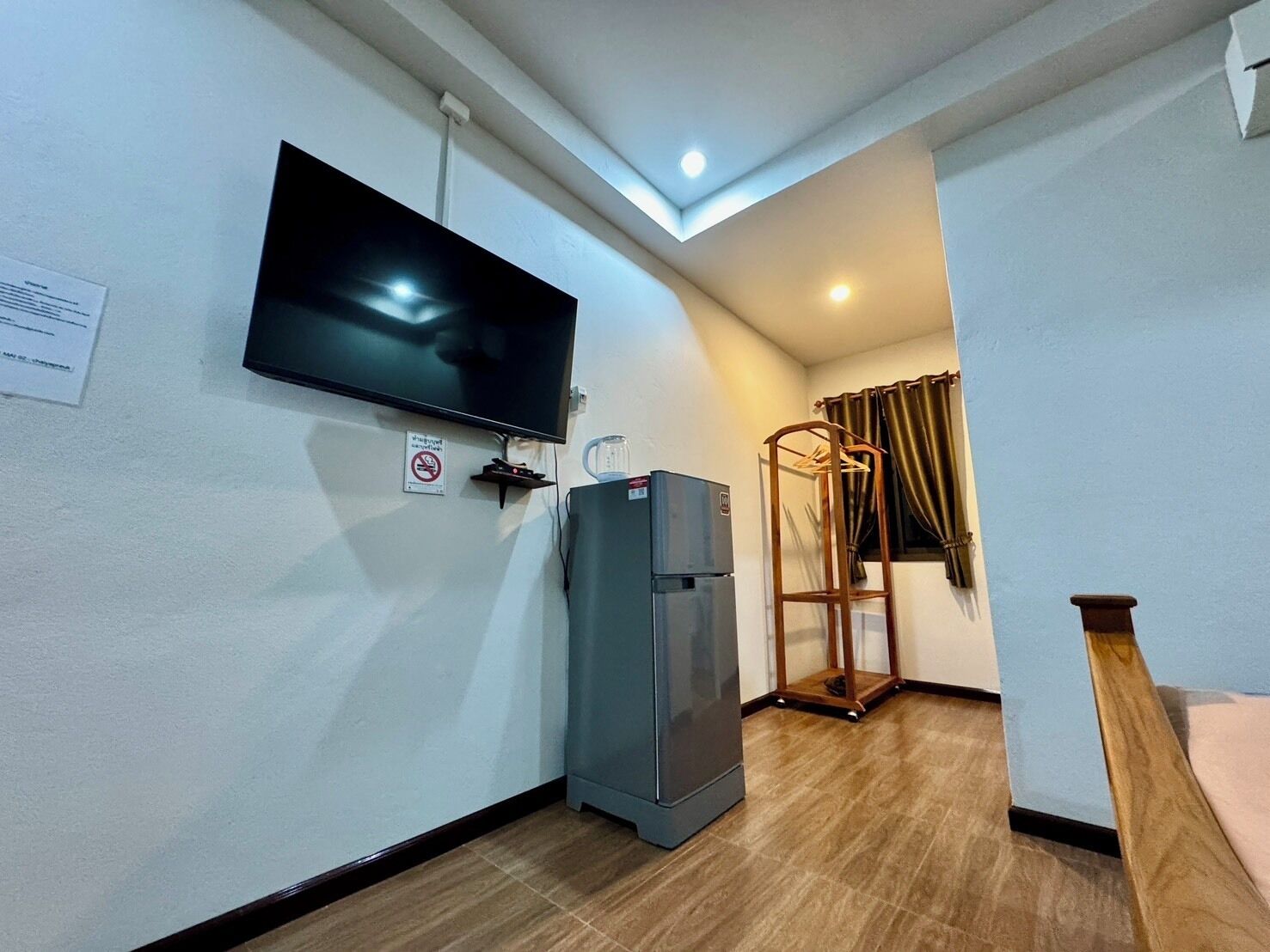 Quarto standard, 1 cama King | Escrivaninha, espaço de trabalho para notebook, cortinas blackout