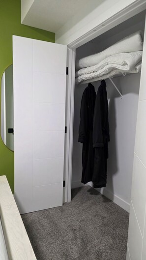 Interior - Cozy 2BR 14mins YYC Airport, University, Banff, Canmore & Entire Home Soft Water (Calgary)
