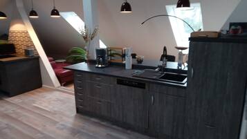 Coffee/tea maker, fridge, microwave, oven
