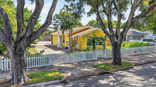 The Banana Cabana - Cozy Cottage