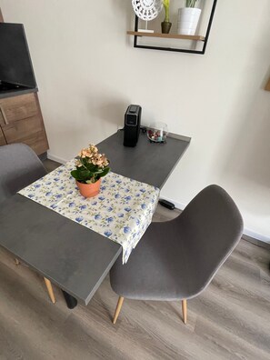 Dining - Studio Apartment 'Lucas' Neudietendorf with Wi-Fi (Nesse-Apfelstädt)