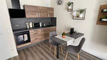 Kaffetrakter/tekoker, kjøleskap, mikrobølgeovn og ovn