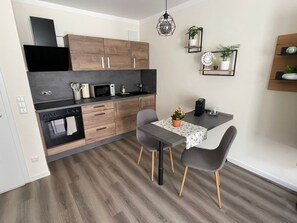 Coffee/tea maker, fridge, microwave, oven