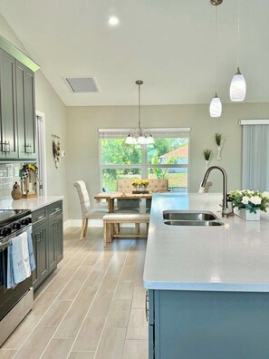 Coffee/tea maker, fridge, microwave, oven