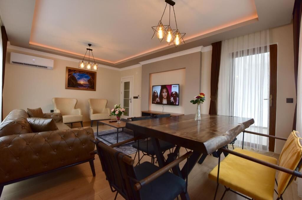 Deluxe Apartment, Balcony, City View | Dining