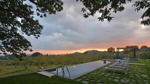 Seasonal outdoor pool, open 9:00 AM to 7:00 PM, pool loungers - Cirasa Luxury Country House (Trecastagni)