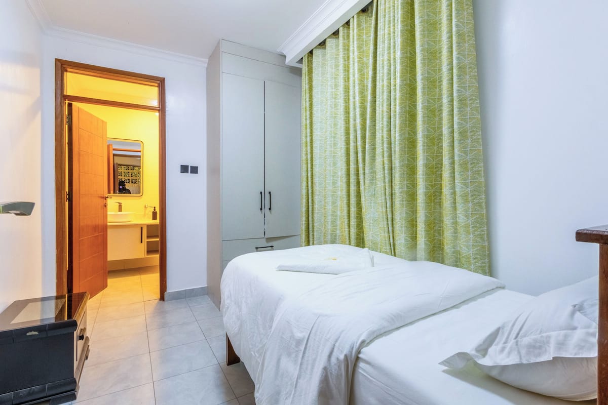 Suite Klasik, 1 kamar tidur, pemandangan kebun | Setrika/meja setrika dan Wi-Fi gratis