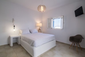 In-room safe, iron/ironing board, travel crib, WiFi (free) - Villa Caeloris, Divine Sea Views, Furnished Terrace, Semi Private Pool, Naxos (Plaka)