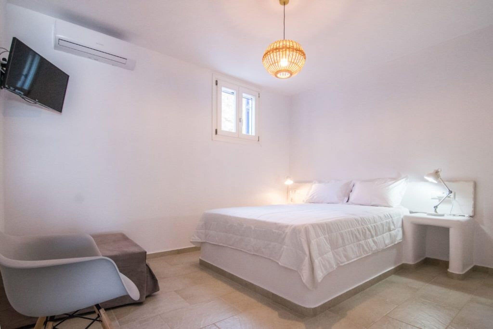 3 bedrooms, in-room safe, iron/ironing board, WiFi (free)