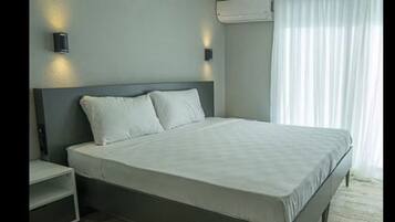 Tweepersoonskamer, balkon | Een minibar, gratis wifi, beddengoed