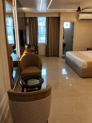Junior Triple Room | Free WiFi - SERENEWOOD BY ZENVANA (Dehradun)