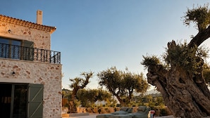 A modern house with a swimming pool, outdoor seating, and a large tree. - Conte Maris Tower III - Sea View Mediterranean Escape (Tragaki)