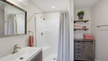 Family Cottage | Bathroom