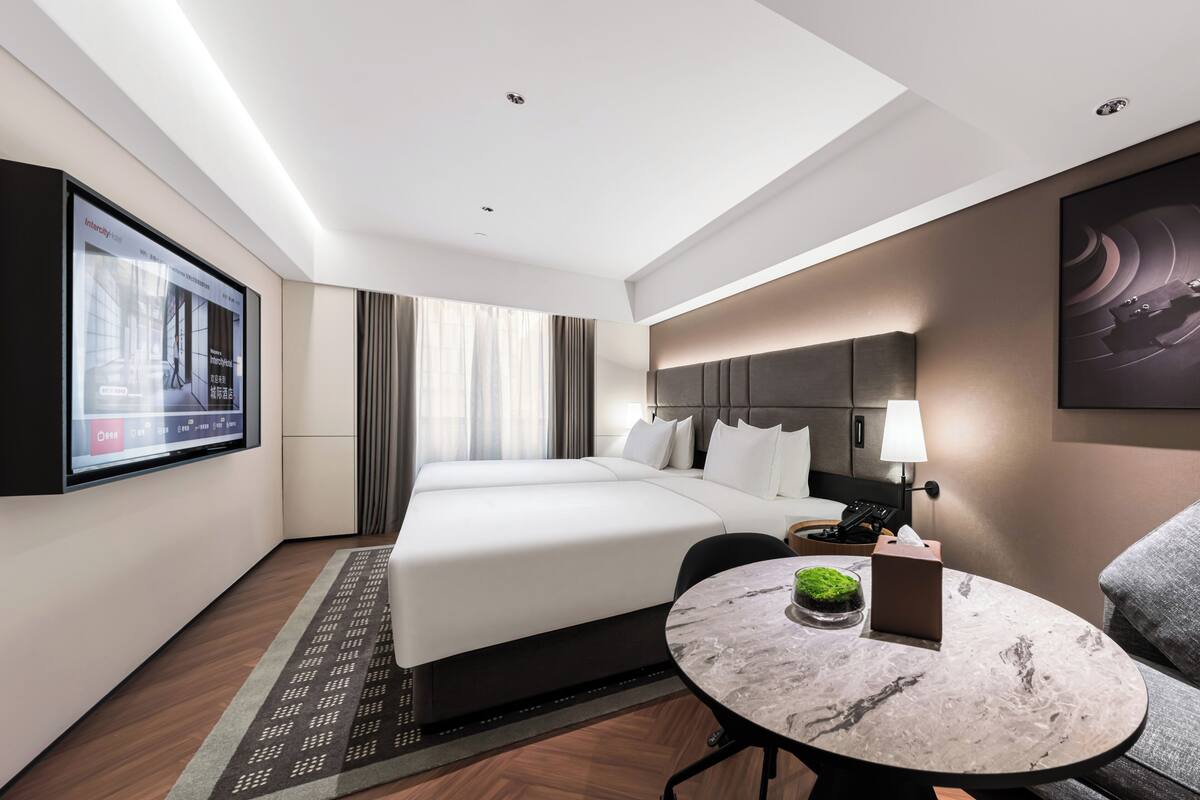 City Deluxe Room - Twin Beds | Free minibar, desk, laptop workspace, soundproofing