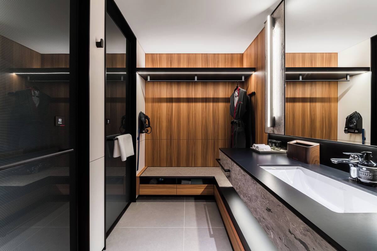 Free minibar, desk, laptop workspace, soundproofing