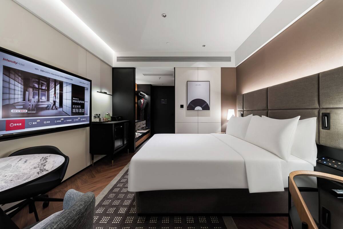City Superior Room - Double Bed | Free minibar, desk, laptop workspace, soundproofing
