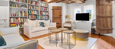 Smart TV, fireplace, table tennis, books