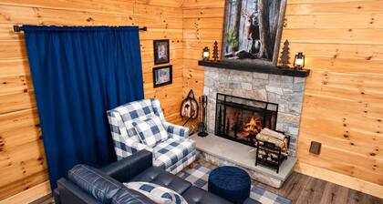 The Little Deer Cabin - Hot Tub, Stone Fireplace