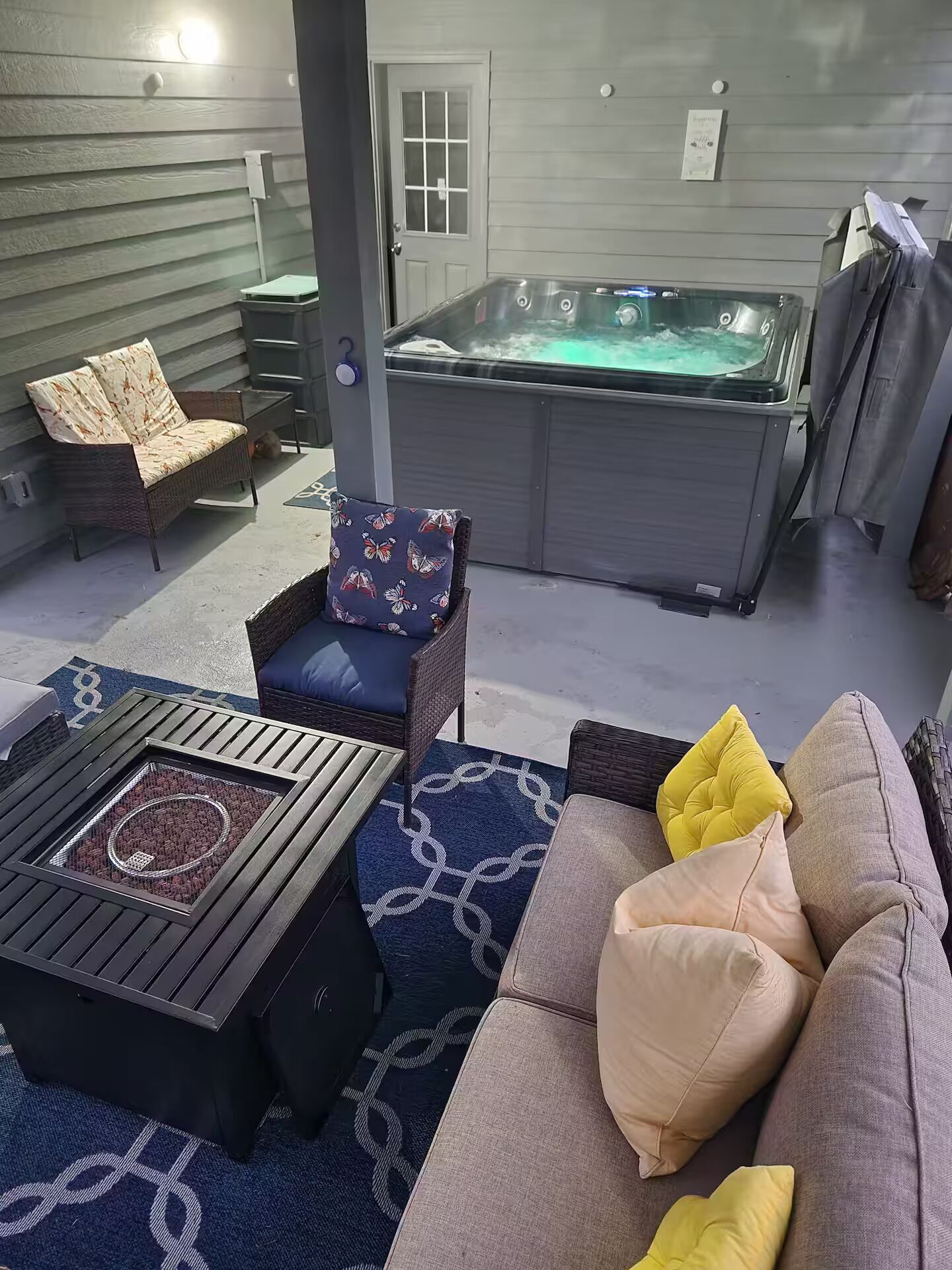 Indoor spa tub