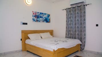 Postazione laptop, insonorizzazione, ferro/asse da stiro, Wi-Fi gratuito