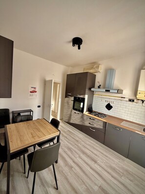 Private kitchen - Vrbo Property (Maranello)