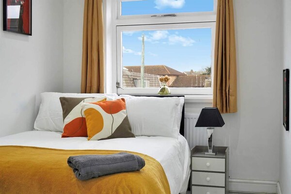 Belvedere 4-bed Apt, Sleeps 9 With Parking - Dartford