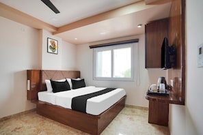 Desk, WiFi (free), bed sheets - Hotel O Ajmer Central Grand Suman (Ajmer)