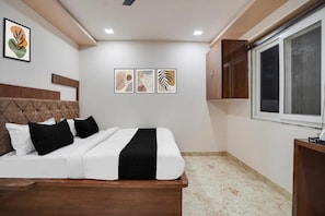 Classic Room | Desk, WiFi (free), bed sheets - Hotel O Ajmer Central Grand Suman (Ajmer)
