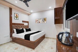 Classic Room | Desk, free WiFi - Hotel O Ajmer Central Grand Suman (Ajmer)