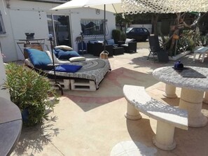 Outdoor dining - Waterfront fisherman's cottage in a nature reserve; pets welcome (Sigean)