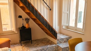A staircase with a wooden finish and metal railings, leading to a tiled landing area. - Charming 2-floor Apartment With Vineyard Views in Morro D'alba (Morro d'Alba)