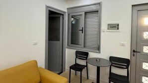 Unclassified image, 5 of 19, button - Jofri Rooms (Himarë)