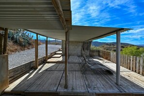 A covered outdoor deck with a view of a desert landscape. - Andalusian villa, private pool & mountain views (Loma las Chozas)