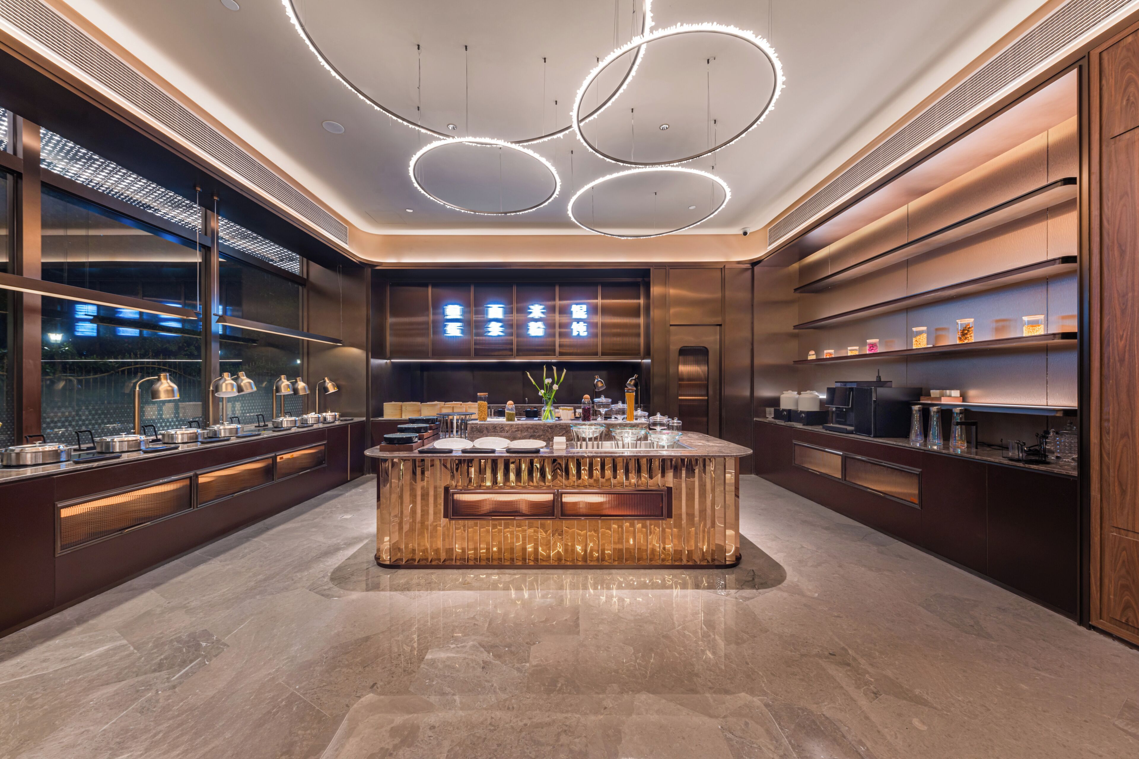 Café da manhã com buffet todos os dias mediante uma taxa