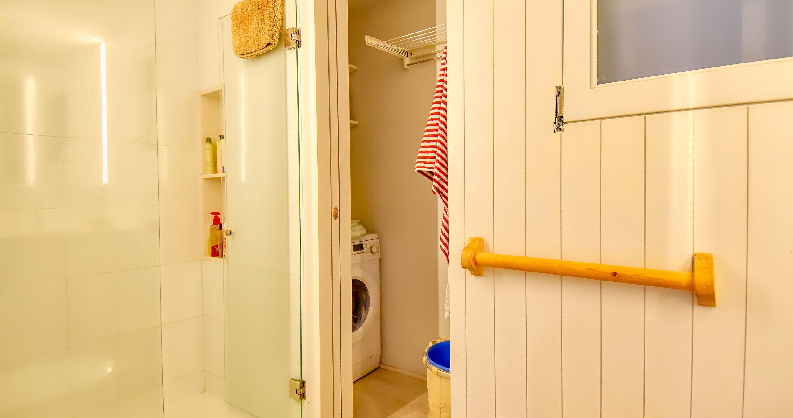 Een douche, handdoeken