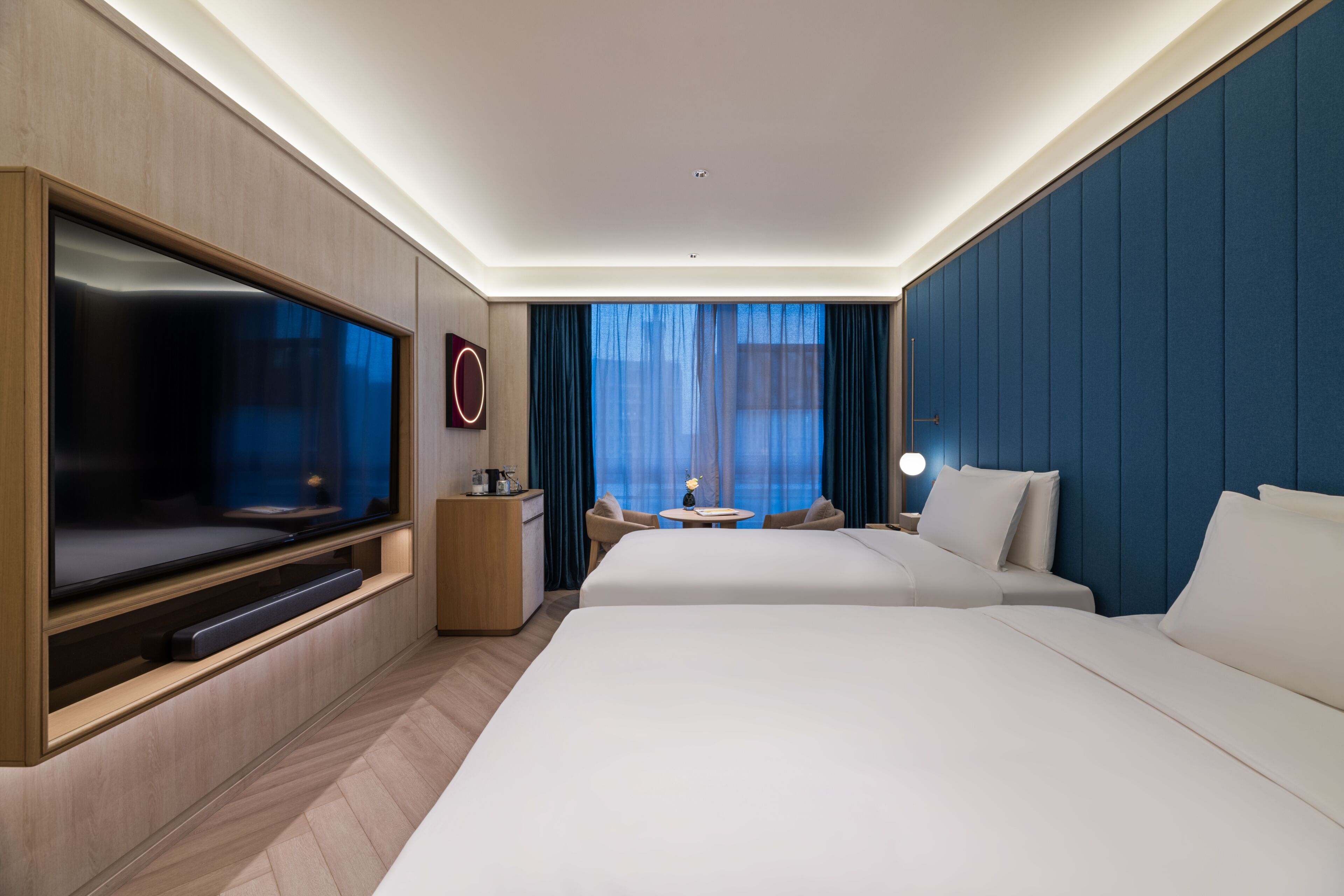 Quarto duplo executivo | Frigobar (abastecido com itens grátis), cortinas blackout