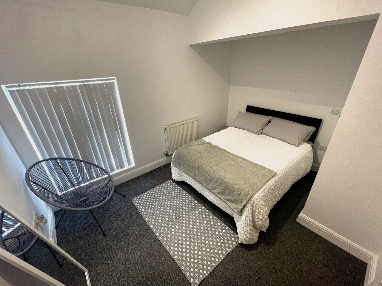 2 habitaciones, tabla de planchar con plancha, wifi y ropa de cama 