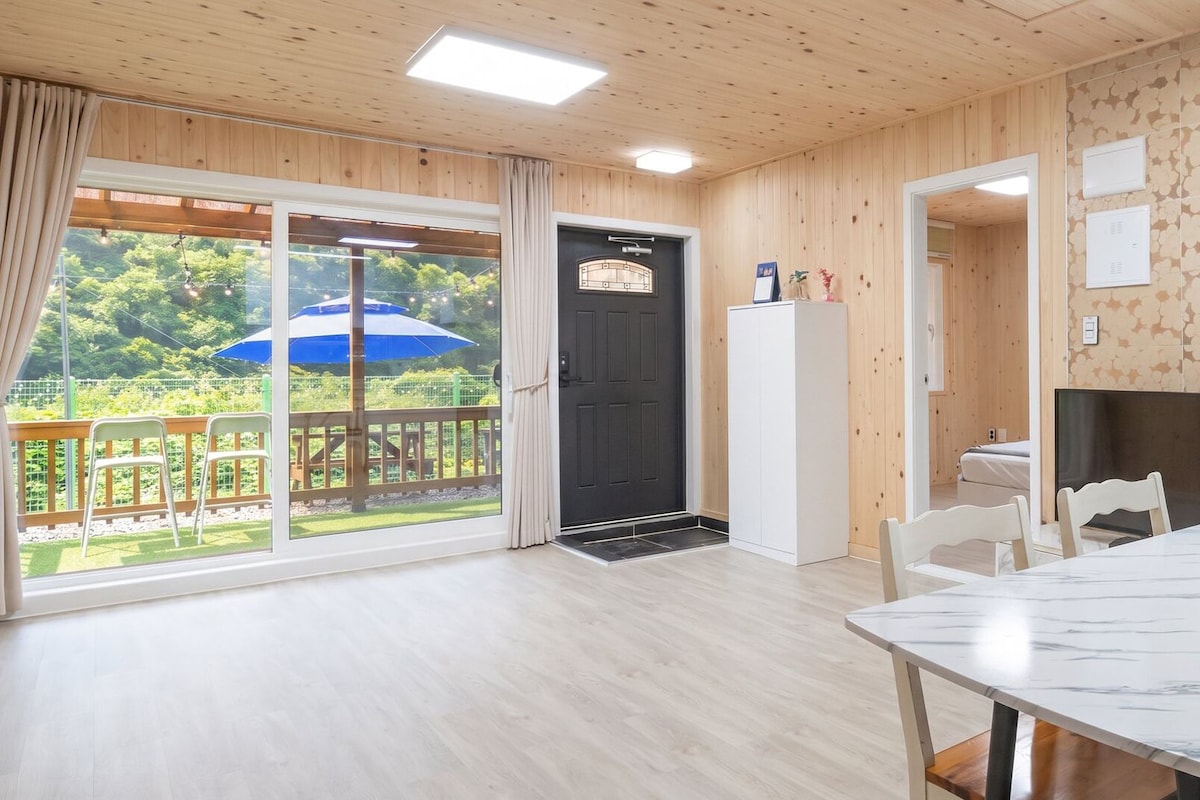 Chambre, 1 chambre (Standard Room 2(Private BBQ)) | 1 chambre, Wi-Fi gratuit