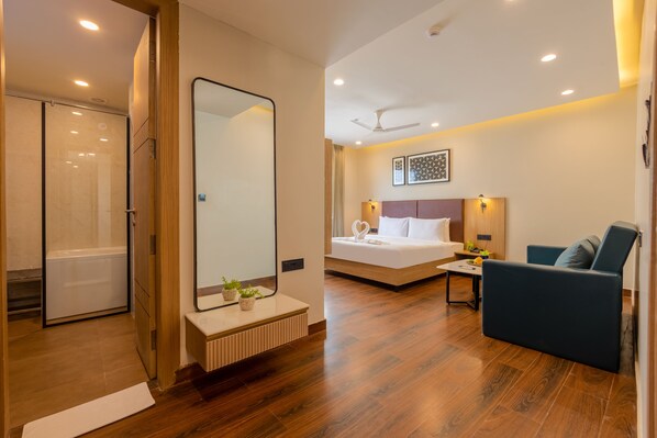 Suite familiar, vista a la ciudad | Escritorio, espacio para trabajar con laptop y wifi gratis