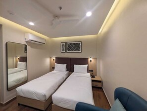 Shower, free toiletries, towels, soap - Saltstayz Premier- Sector 15 Noida (Noida)