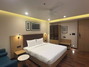 Desk, laptop workspace, free WiFi - Saltstayz Premier- Sector 15 Noida (Noida)