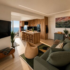 Smart TV - Seascape Penthouse - Wake Up to the Atlantic | Oceanfront Penthouse (Funchal)