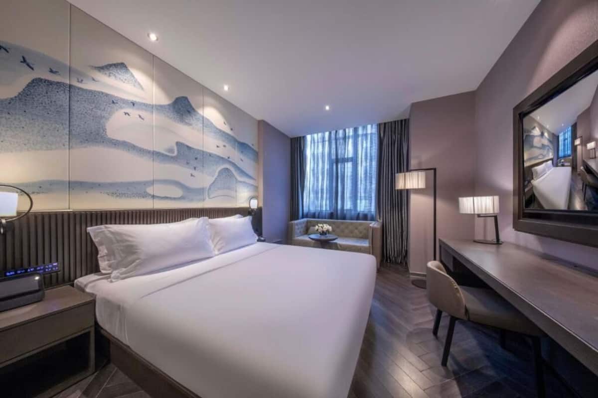 Double Room | Down duvets, free minibar, in-room safe, desk