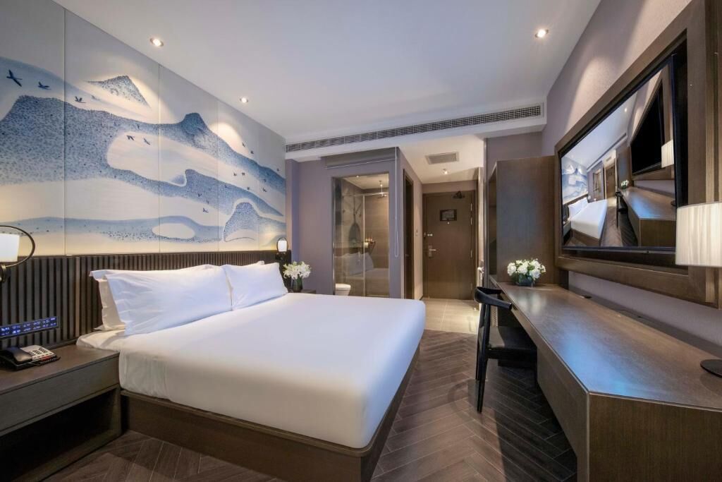 ห้องคลาสสิกทริปเปิล, วิวเมือง | ตู้นิรภัยในห้องพัก, โต๊ะทำงาน, พื้นที่ทำงานแบบใช้แล็ปท็อป, ผ  ้าม่านกันแสง