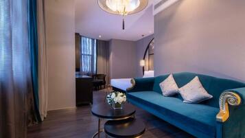 Suite, City View | Living area | Printers