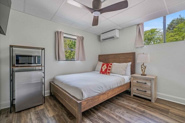 Room - Sabel #005 | Downtown Asheville with queen bed (Asheville)