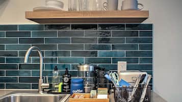 Coffee/tea maker, microwave, cookware/dishes/utensils, dining table