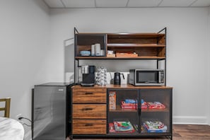 Interior - Sabel #202 | King Suite | Downtown Asheville | Fast Wi-Fi & free parking (Asheville)